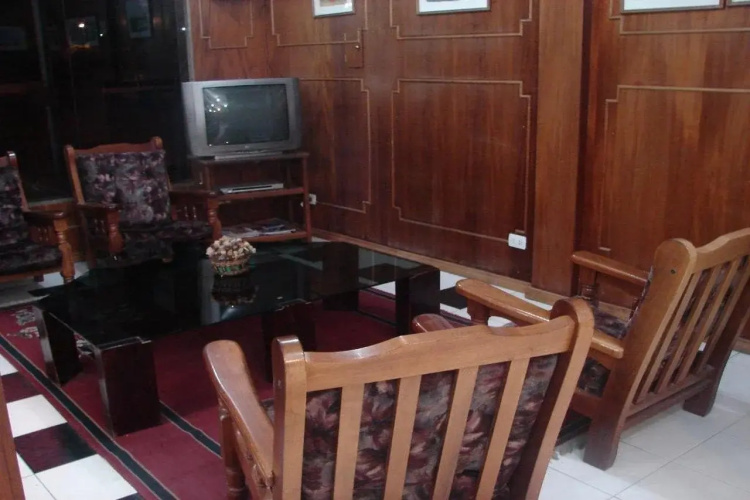 Cheltum Hotel