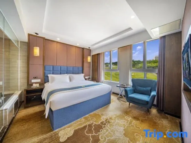 Deluxe Attic Suite