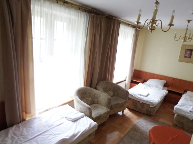 Standard Triple room with park view