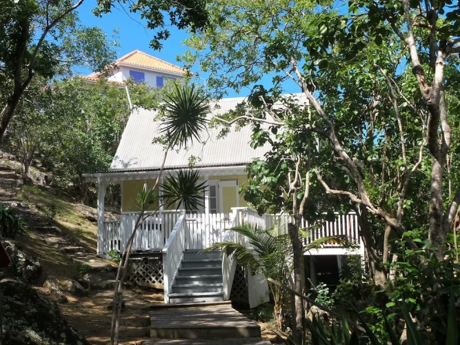 2 Bedrooms Cottage with balcony and with garden view