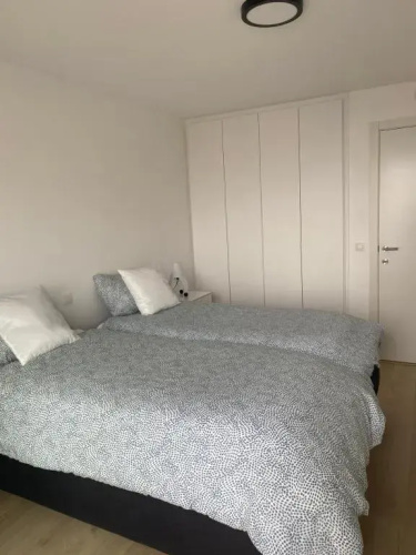 Lichtrijk 2-slaapkamerappartement met zeezicht en gratis parking