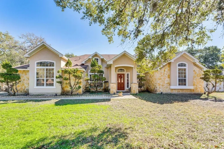 4 Bedrooms Cottage