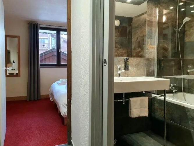 Standard Twin room with balcony