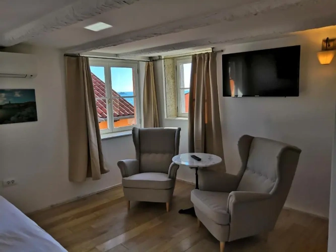 Apartment with balcony and with sea view