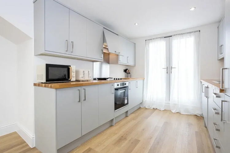 Flat 5 15 Longley Road