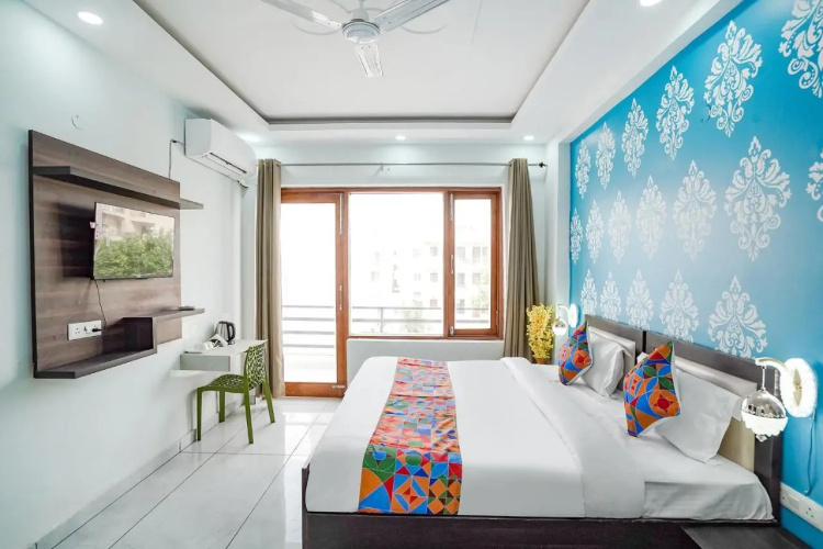 Fabhotel Tanvi Premium