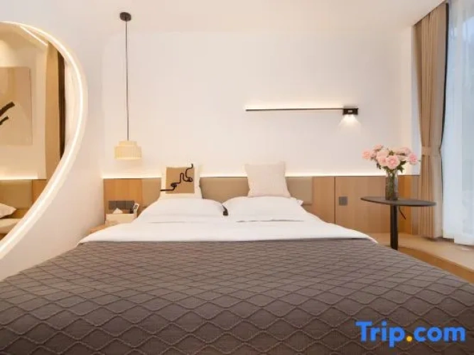 2 Bedrooms Family Suite with garden view