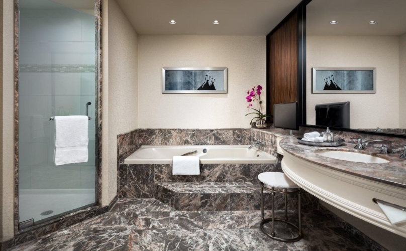 Vogue Hotel Montreal Downtown, Curio Collection By Hilton photo 11