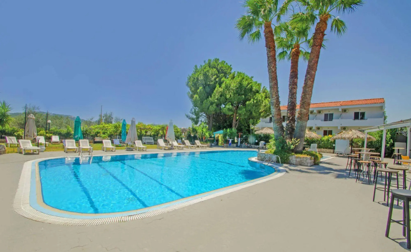 Chaplins Studios & Splash Pool Bar