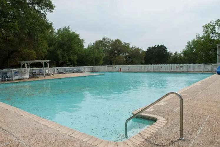 Medina Lake Camping Resort Cabin 8
