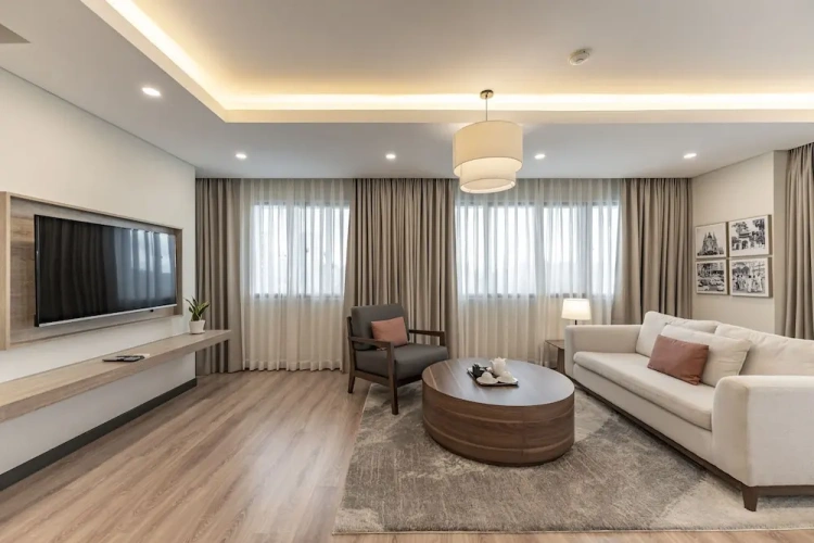 2 Bedrooms Executive Suite with balcony and with city view