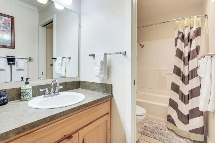 19 Mi to Mt Bachelor Ski Resort: Condo w/ Grill