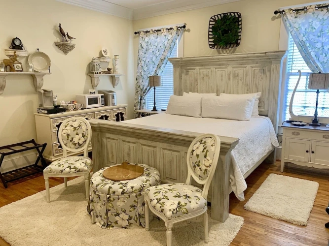 2 Bedrooms Family Suite with courtyard view