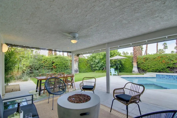 Covered Patio, Pool & Games: Home in Palm Springs