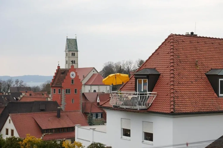 Apartment with balcony