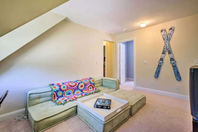 West Dover Home w/ Deck, Grill & EV Outlet