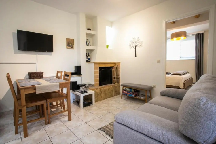 Anavyssos 1 bedrm 4 prs flat 5min walk from Beach
