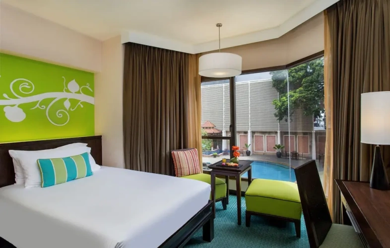 Deluxe Twin room with pool view