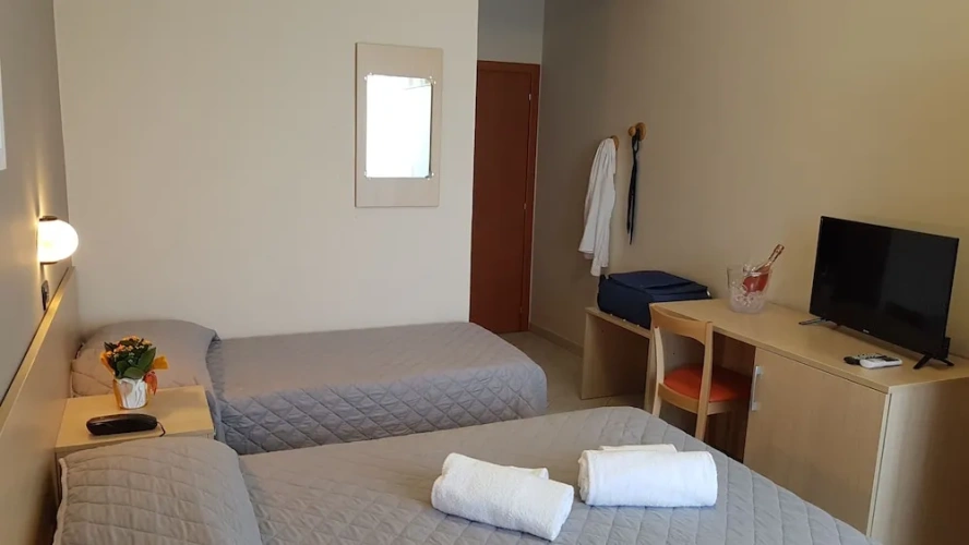 Standard Triple room with sea view
