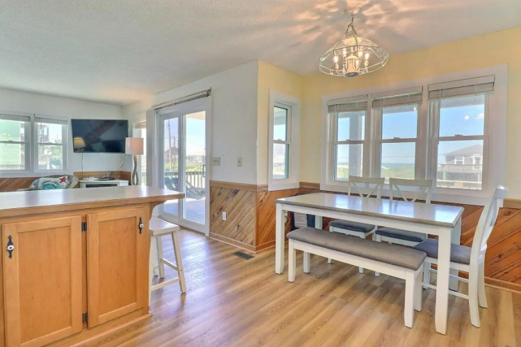 5018 - Mike`s Beach House