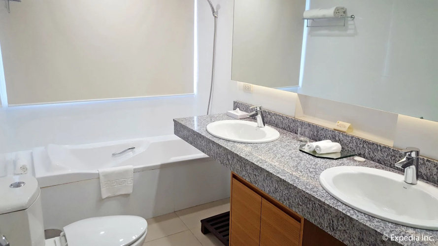 Pontefino Hotel & Residences
