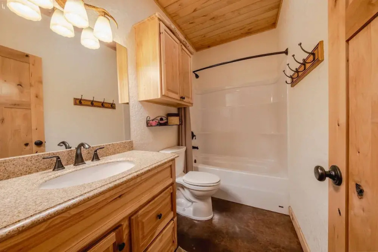 Flathead River Retreat For 15!
