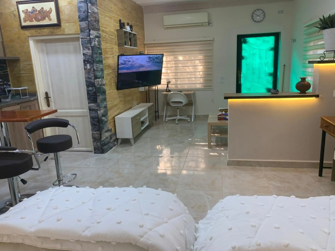 Tayoon Host