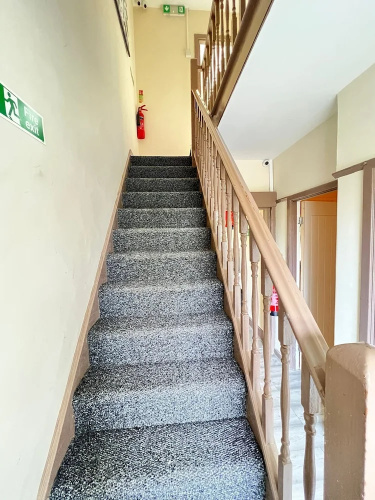 Budget 5-bed Apartment in Barking