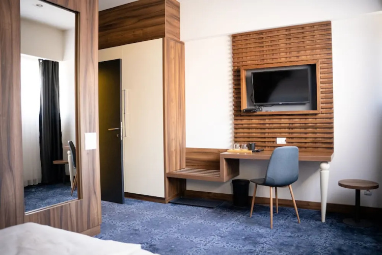 Olivia Rooms