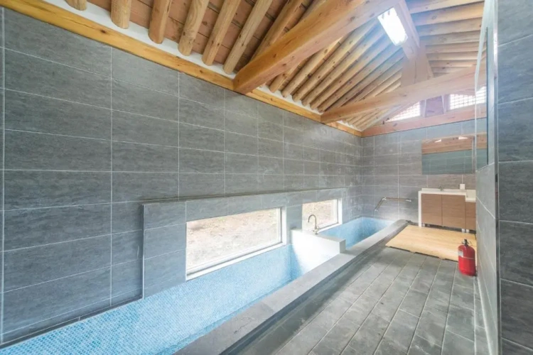 2 Bedrooms Bungalow