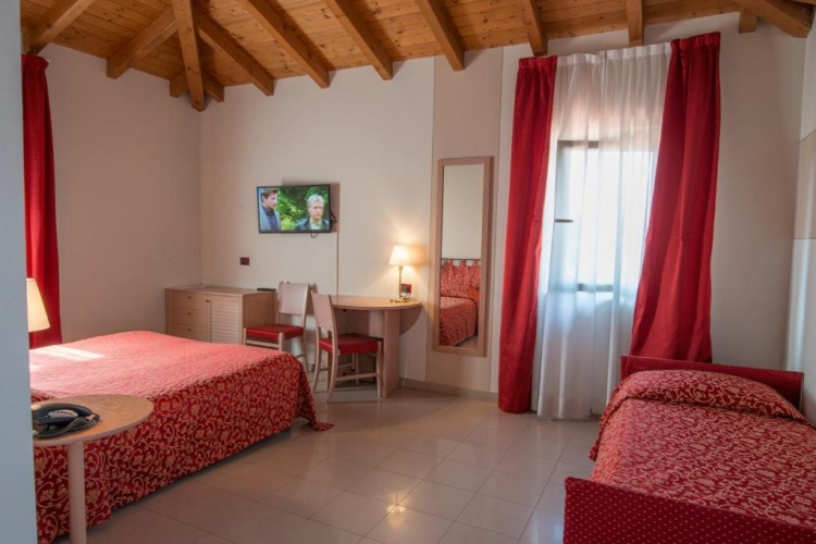 Standard Quadruple room with balcony