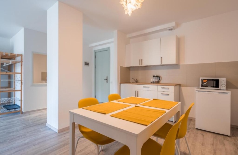 2 Bedrooms Apartment
