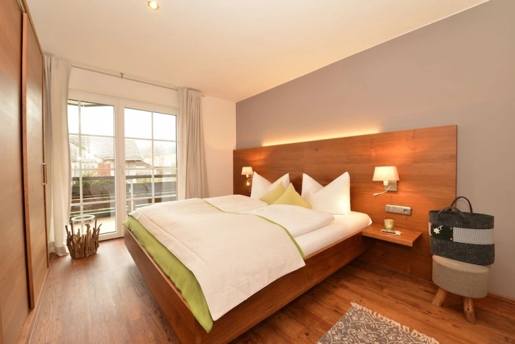2 Bedrooms Comfort room with mountain view