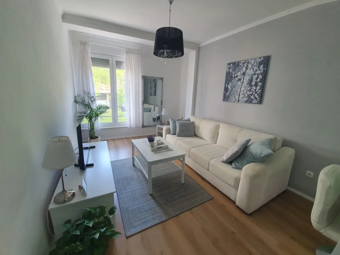 Happy Apartments