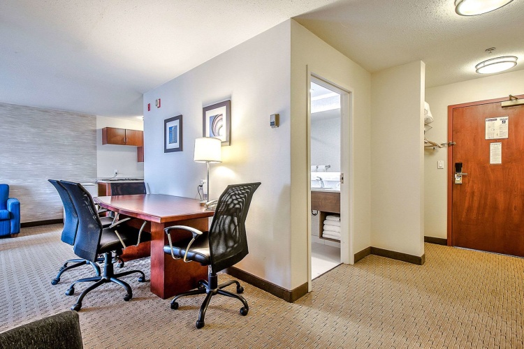 Comfort Inn & Suites South photo 13