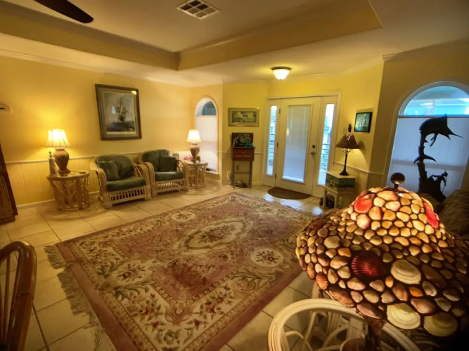 Family Ties - 3 Br Home
