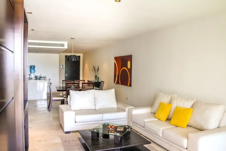 Elements 210 2 Bedroom Condo by Redawning