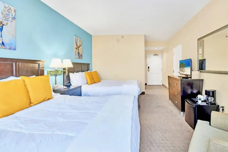1BR Suite With Two Queens Pool and Hot Tub