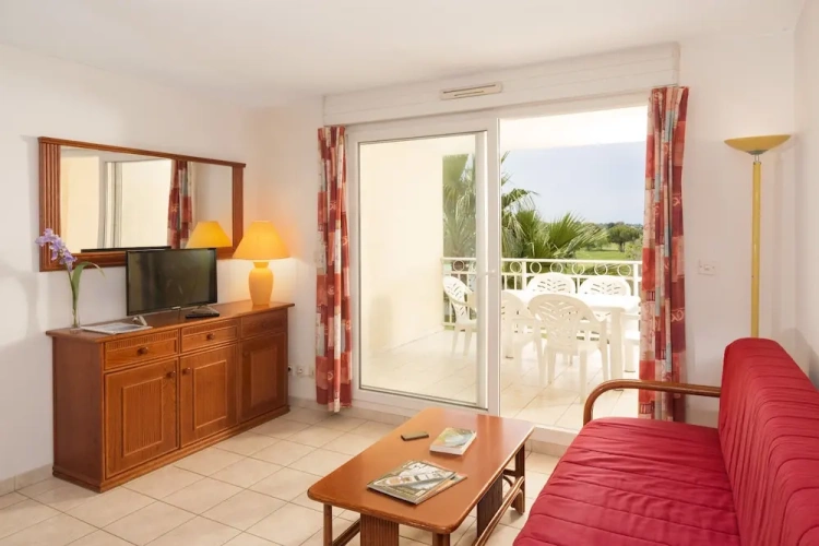 2 Bedrooms Apartment