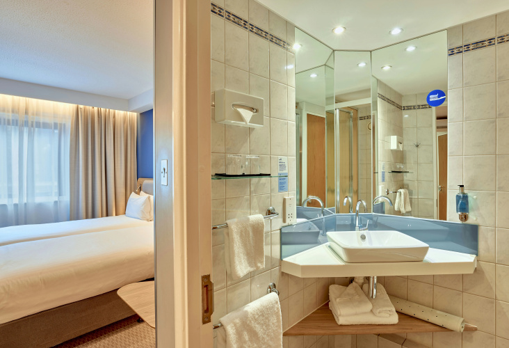 Holiday Inn Express London - Stratford photo 10