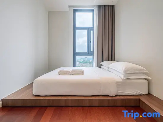 2 Bedrooms Executive Suite with balcony and with city view