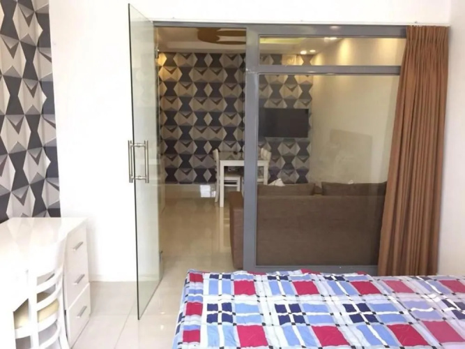 Smiley Apartment 8
