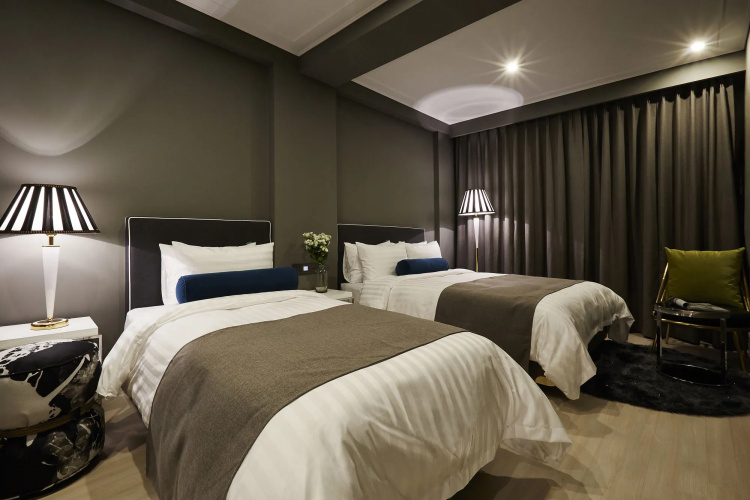 Urban Island Hotel