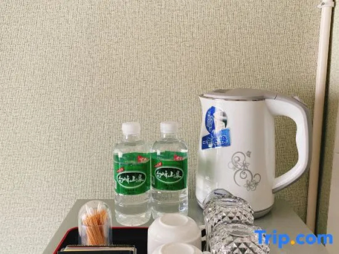 Yanji Rongguang Hotel