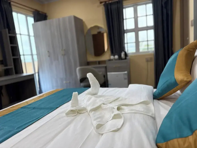 Breeze Haven Surf Retreat