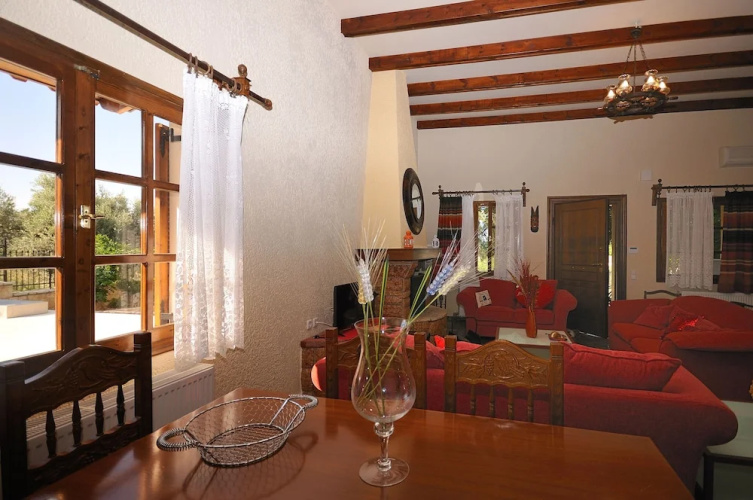 Family Maisonette by the Beach with Pool