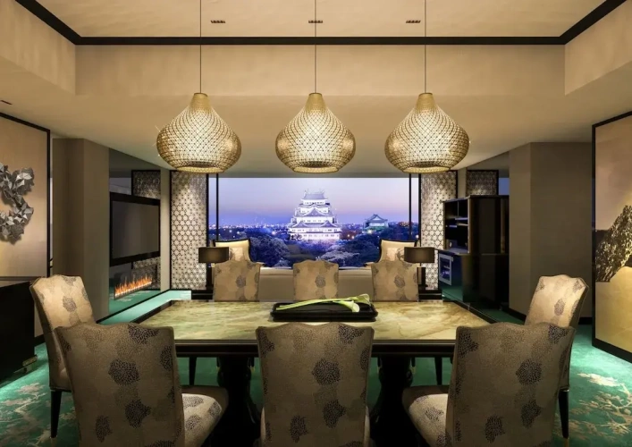 Grand Twin Club room with balcony