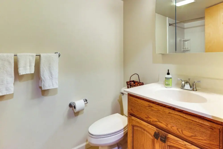 Deep Creek Lake Townhome w/ Deck & Water Views