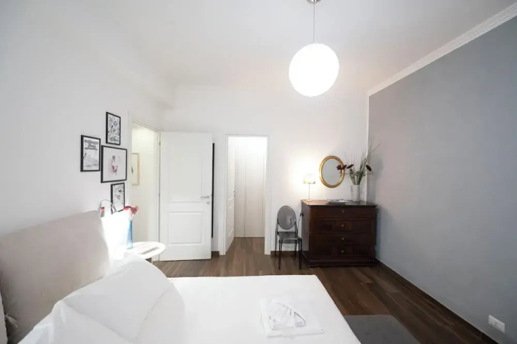 Lovely Design Apartment With Balcony