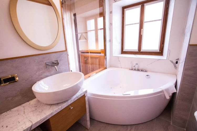 Ambra Cortina Luxury & Fashion Boutique Hotel
